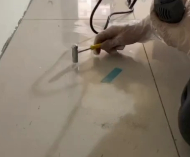 谯城瓷砖开裂维修公司专业分享瓷砖在铺贴前如果没有沥干水分，将会导致以下问题
